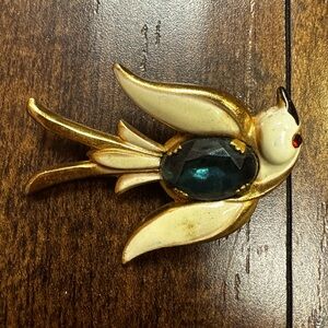 Vintage Coro cream enamel jellybelly bird with blue stone and red eye gold tone